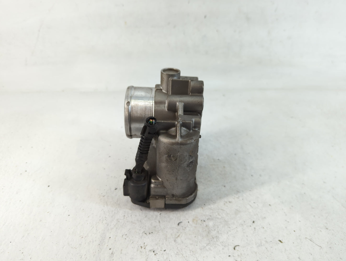 2013-2016 Ford Escape Throttle Body P/N:7S7G-9F991-CA Fits Fits 2013 2014 2015 2016 2017 2018 2019 OEM Used Auto Parts - Oem