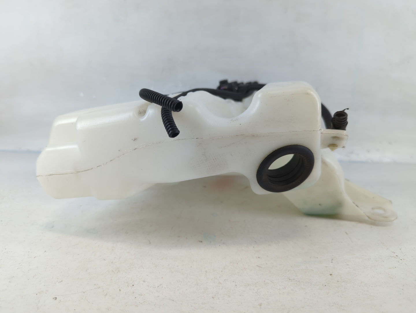 2013-2014 Ford Escape Windshield Washer Fluid Reservoir Bottle Oem - Oemusedautoparts1.com