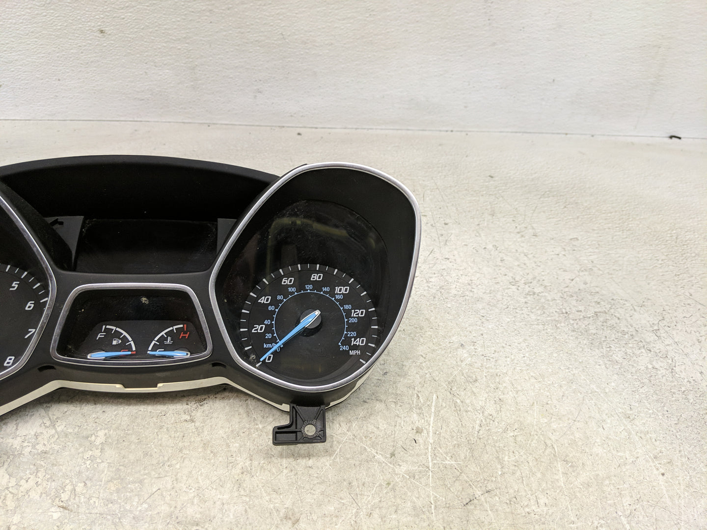 2013-2014 Ford Escape Instrument Cluster Speedometer Gauges Miles:144K Fits Fits 2013 2014 OEM Used Auto Parts - Oemusedauto