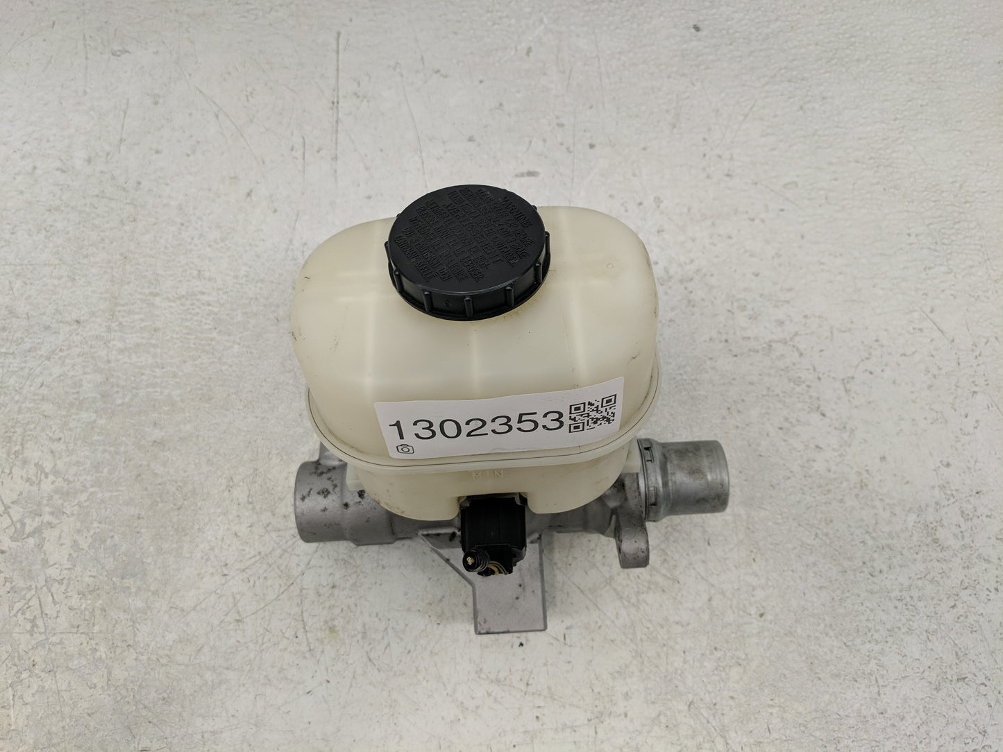 Ford Expedition Brake Master Cylinder 1302353 - Oemusedautoparts1.com
