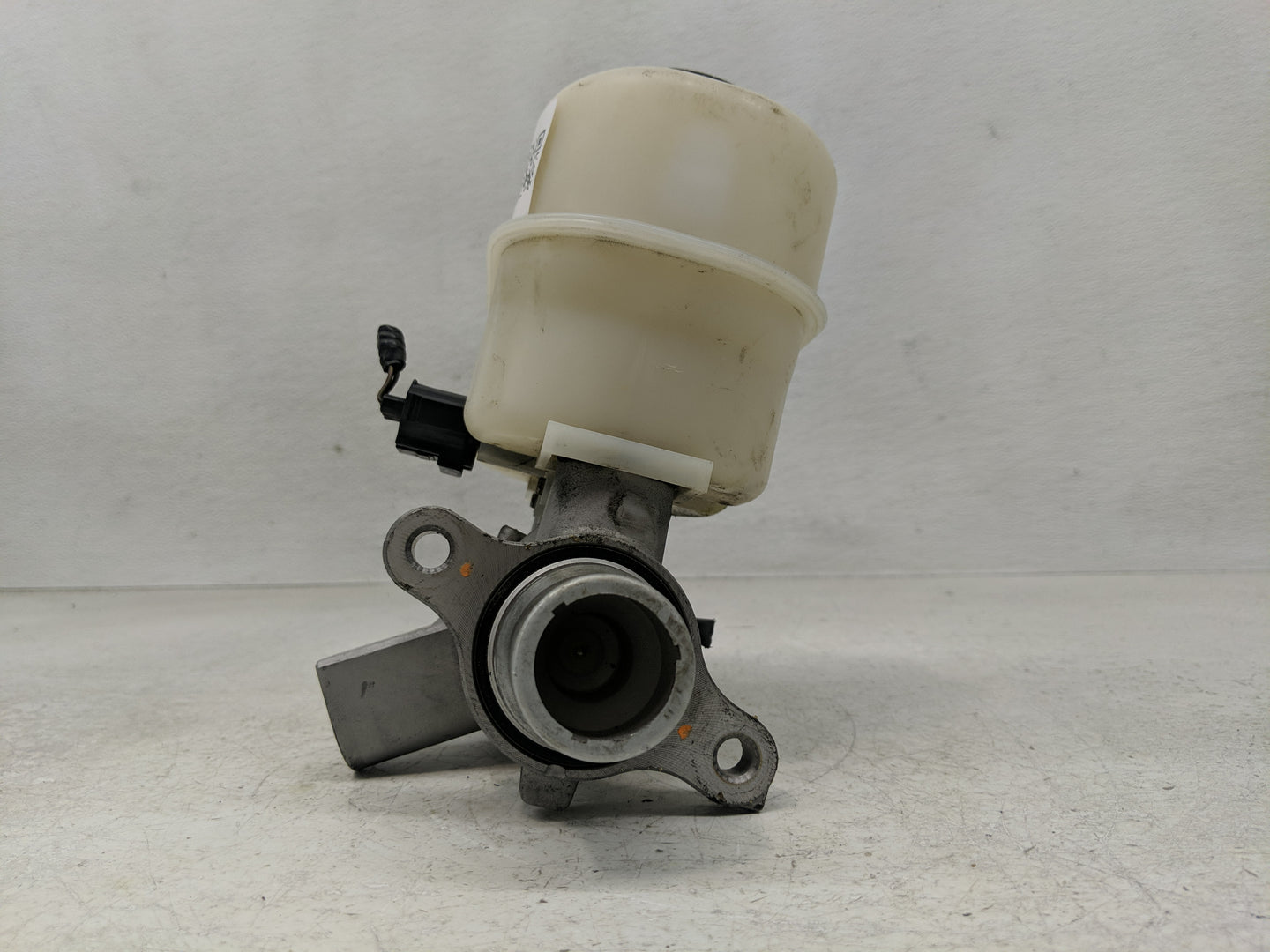 Ford Expedition Brake Master Cylinder 1302353 - Oemusedautoparts1.com