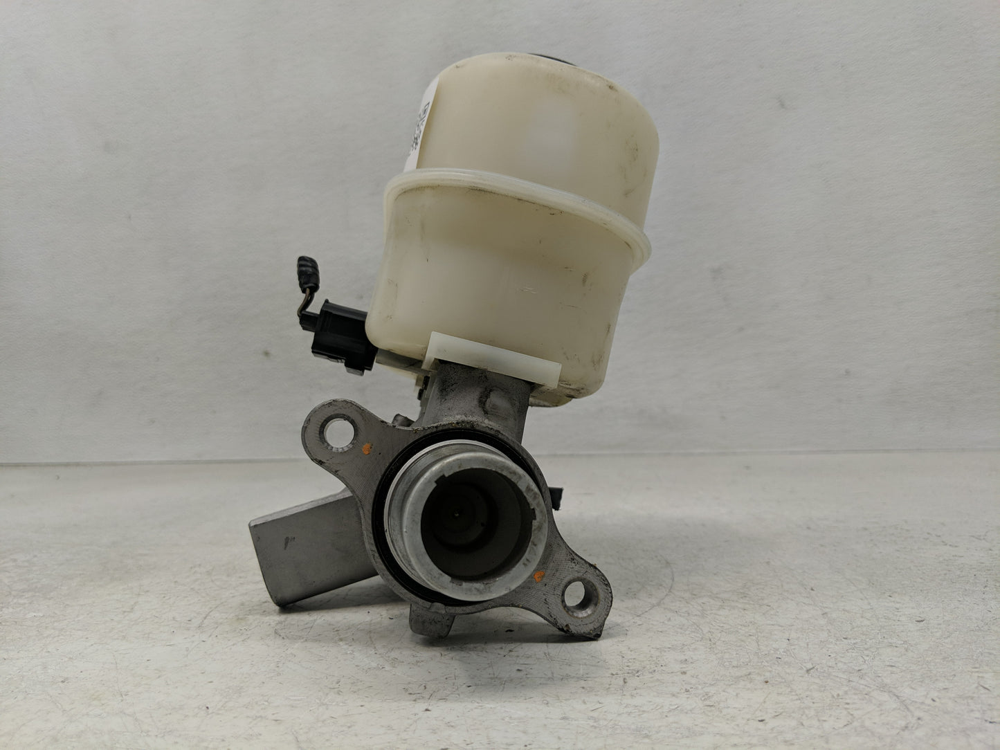 Ford Expedition Brake Master Cylinder 1302353 - Oemusedautoparts1.com