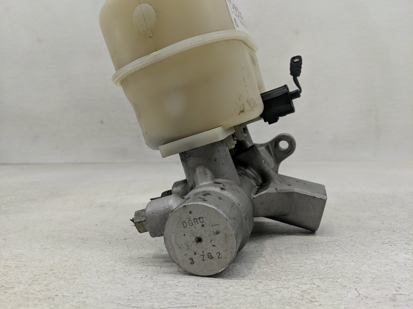 Ford Expedition Brake Master Cylinder 1302353 - Oemusedautoparts1.com