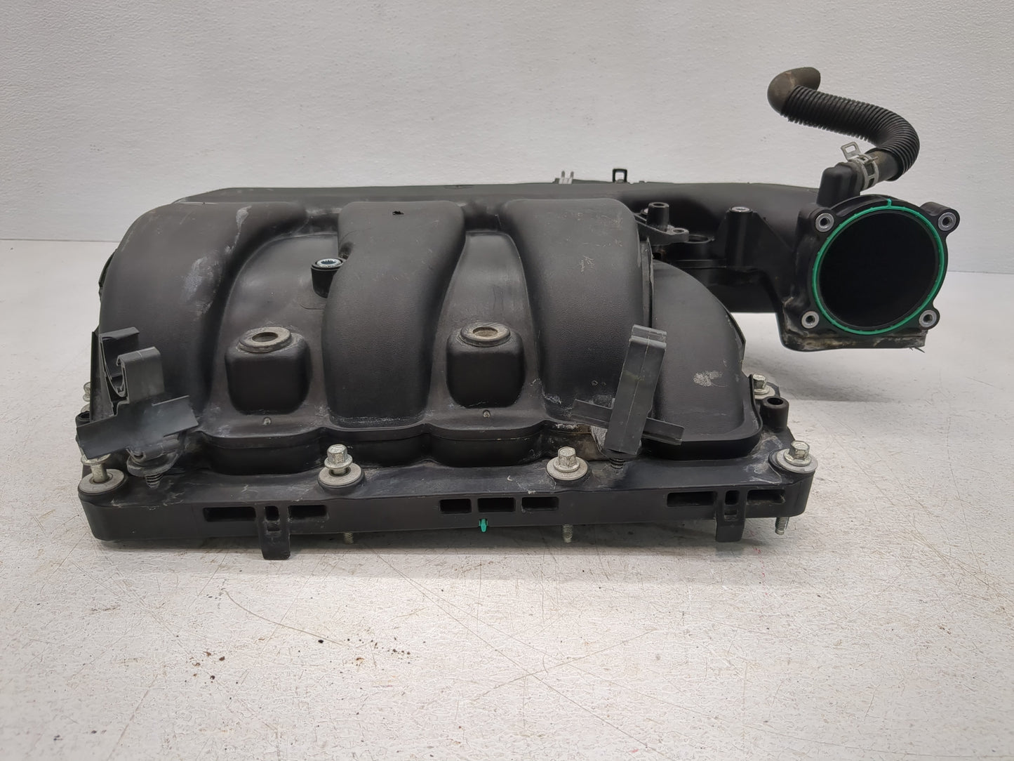 2011-2015 Ford Explorer Air Intake Manifold P/N:AT4E-9424 DG Fits Fits 2011 2012 2013 2014 2015 OEM Used Auto Parts - Oemuse