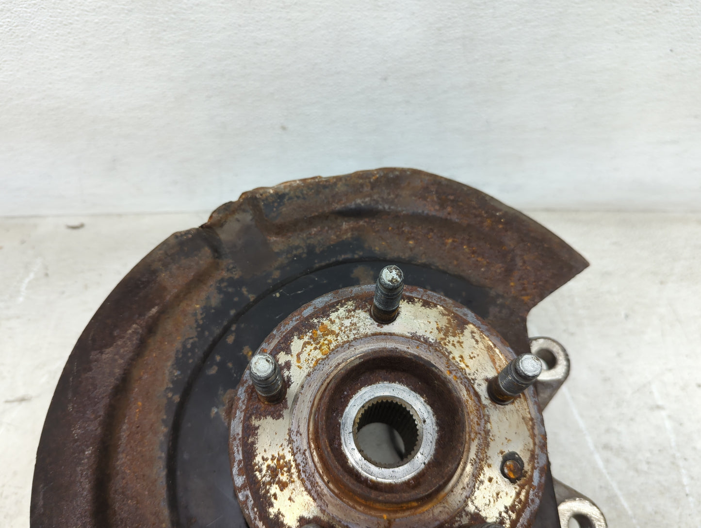 2014 Ford Explorer Driver Rear Knuckle/stub Axle Oem 1238682 - Oemusedautoparts1.com
