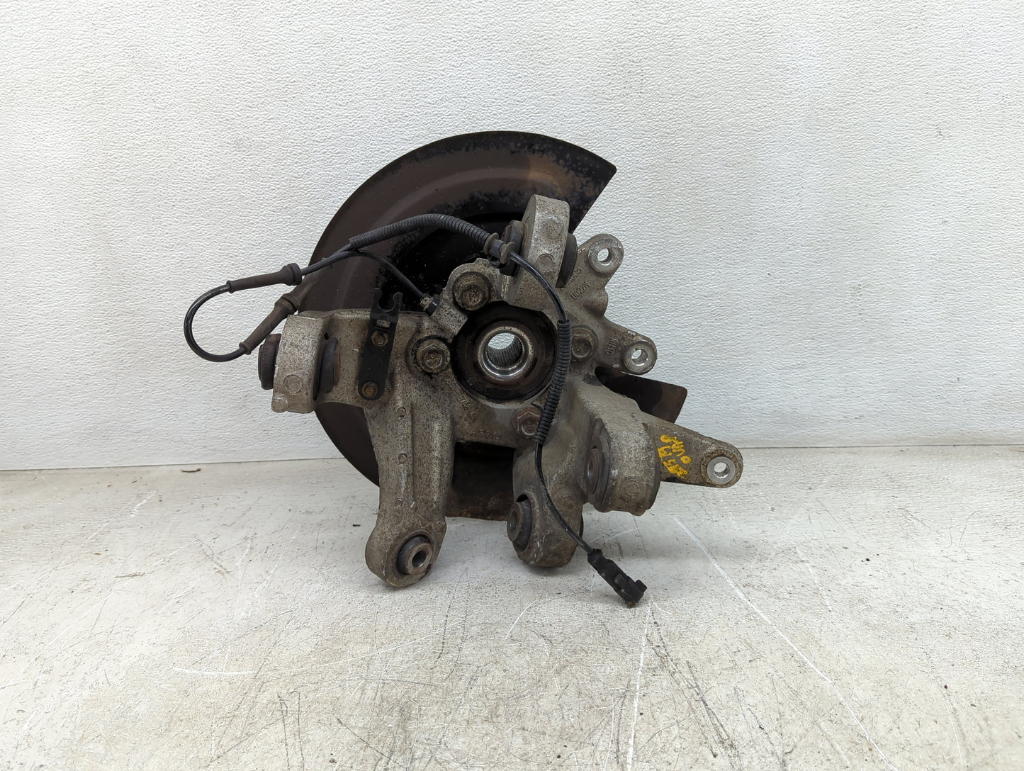 2014 Ford Explorer Driver Rear Knuckle/stub Axle Oem 1238682 - Oemusedautoparts1.com