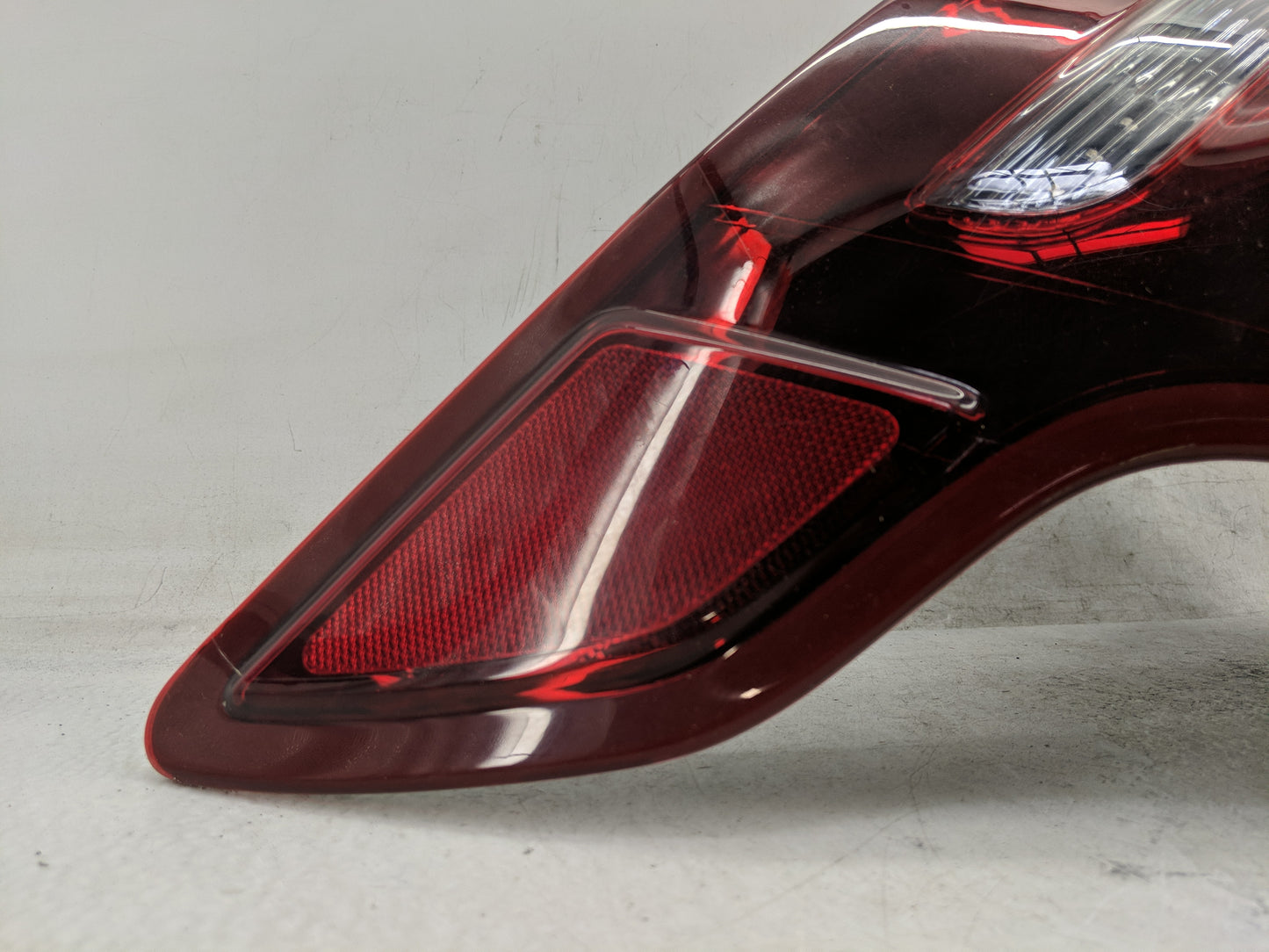 2014 Ford Explorer Tail Light Assembly Driver Left OEM P/N:BB53-13B505-A BB53-13405-A, DB53-13B505-B, DB53-13405-B Fits OEM 