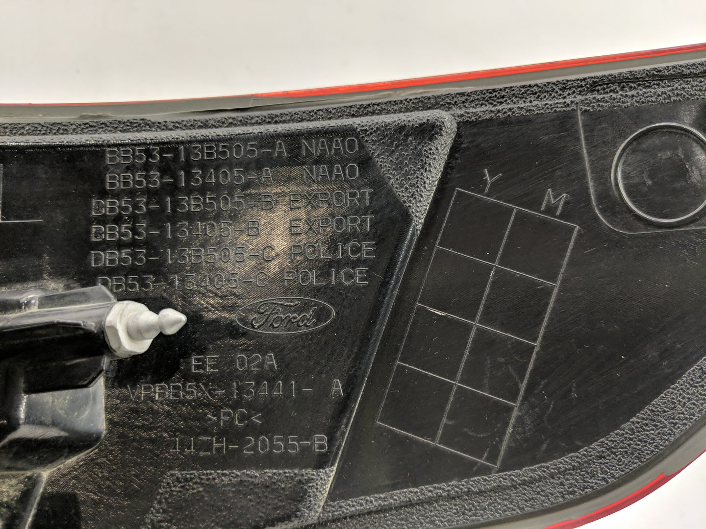 2014 Ford Explorer Tail Light Assembly Driver Left OEM P/N:BB53-13B505-A BB53-13405-A, DB53-13B505-B, DB53-13405-B Fits OEM 