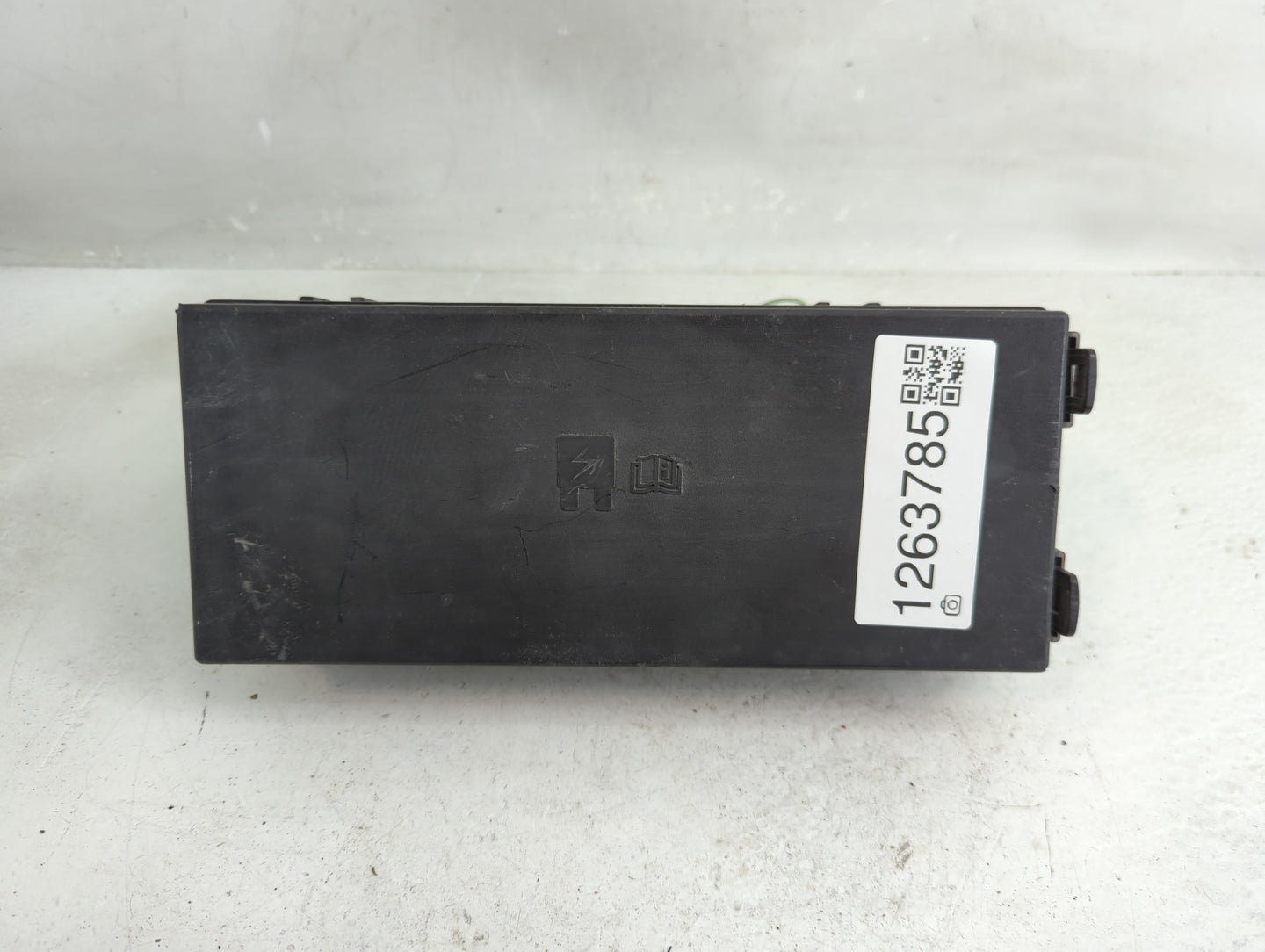 2014-2015 Ford Explorer Fusebox Fuse Box Panel Relay Module P/N:BT4T-14A003-AA Fits Fits 2014 2015 OEM Used Auto Parts - Oem
