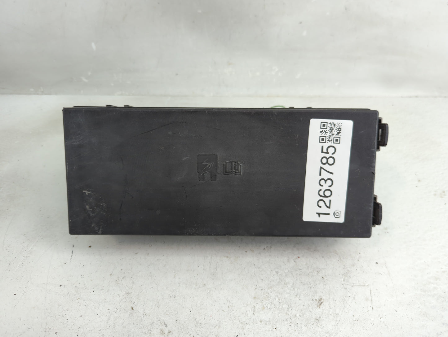 2014-2015 Ford Explorer Fusebox Fuse Box Panel Relay Module P/N:BT4T-14A003-AA Fits Fits 2014 2015 OEM Used Auto Parts - Oem