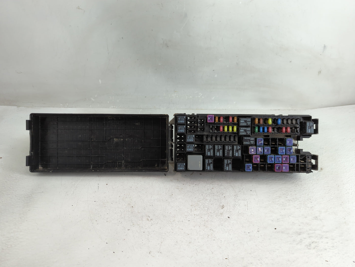 2014-2015 Ford Explorer Fusebox Fuse Box Panel Relay Module P/N:BT4T-14A003-AA Fits Fits 2014 2015 OEM Used Auto Parts - Oem