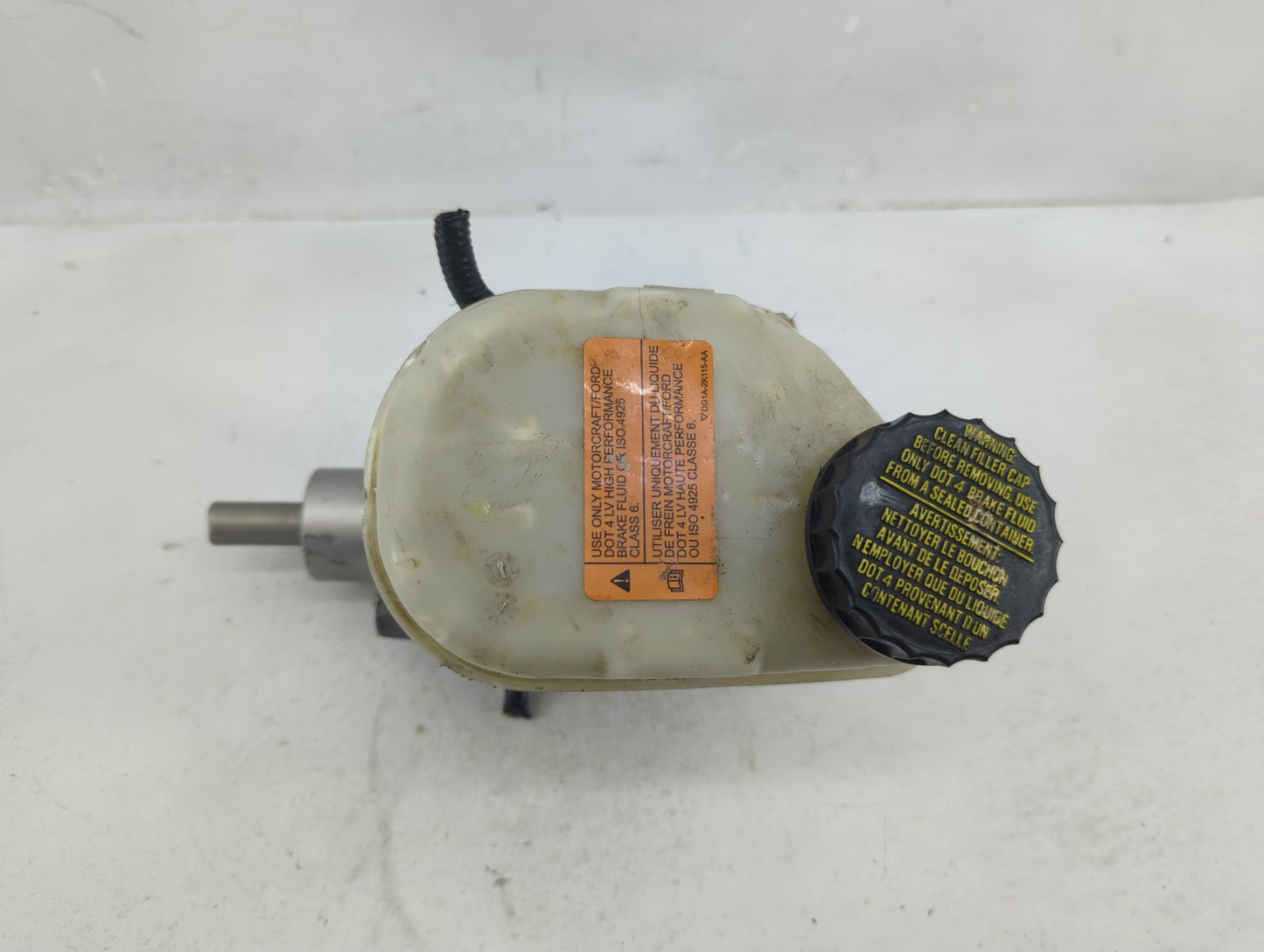 Ford Explorer Brake Master Cylinder 1376511 - Oemusedautoparts1.com