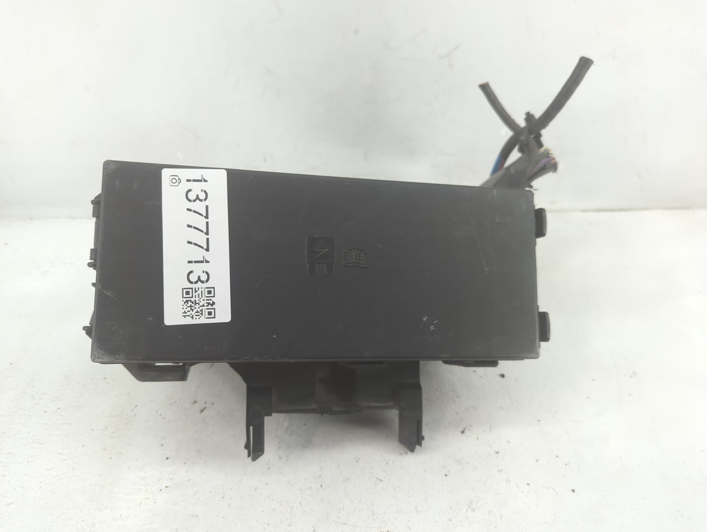 2014-2015 Ford Explorer Fusebox Fuse Box Panel Relay Module P/N:BT4T-14A003-AA Fits Fits 2014 2015 OEM Used Auto Parts - Oem