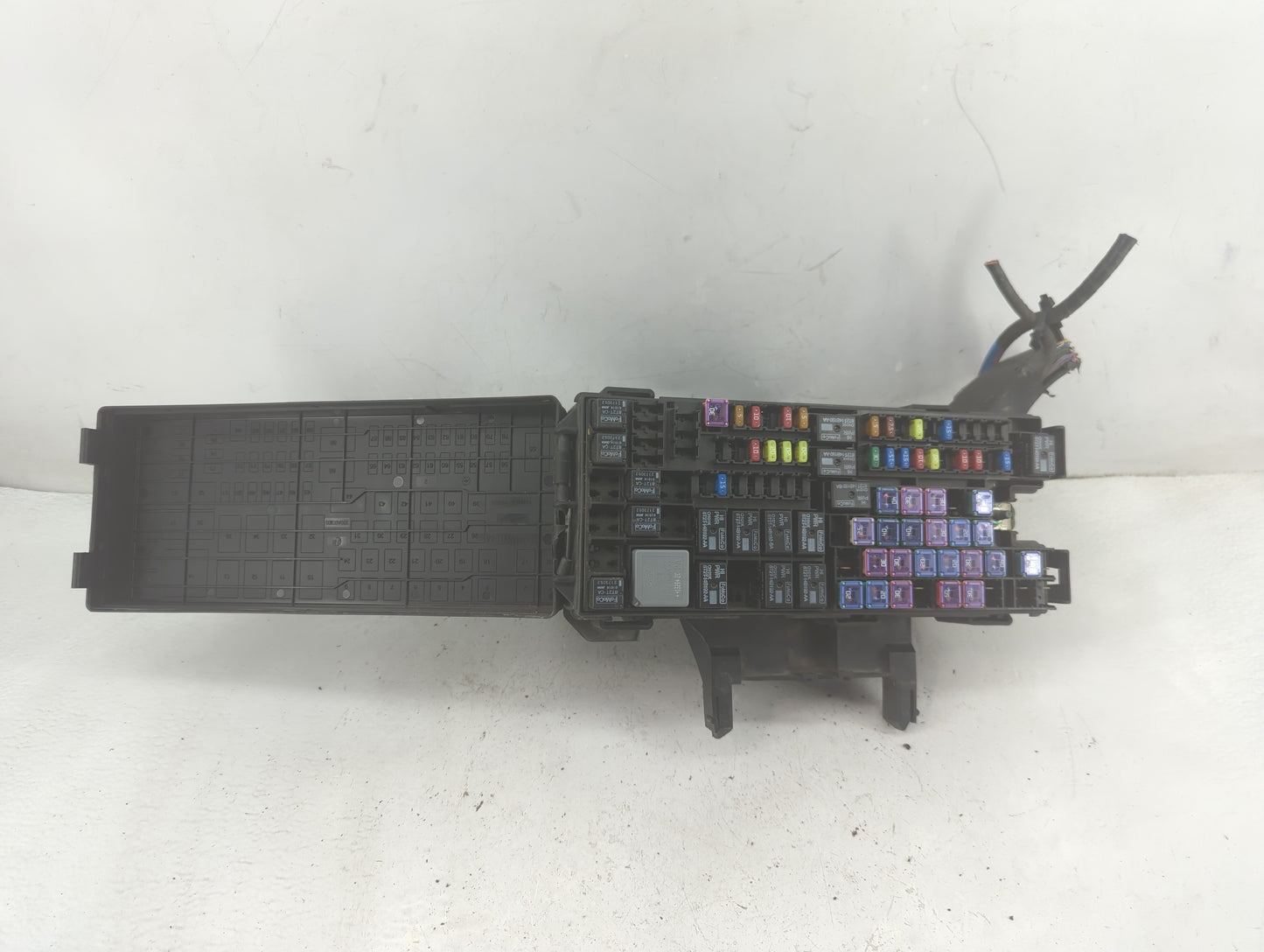 2014-2015 Ford Explorer Fusebox Fuse Box Panel Relay Module P/N:BT4T-14A003-AA Fits Fits 2014 2015 OEM Used Auto Parts - Oem