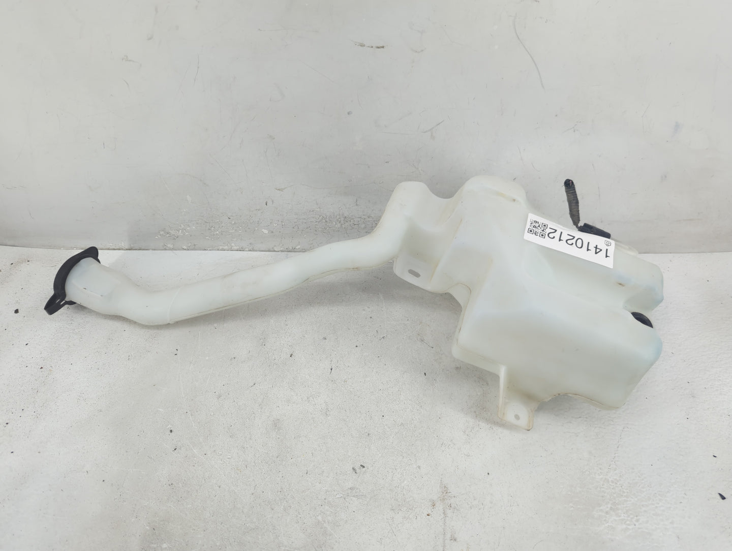 2011-2015 Ford Explorer Windshield Washer Fluid Reservoir Bottle Oem - Oemusedautoparts1.com