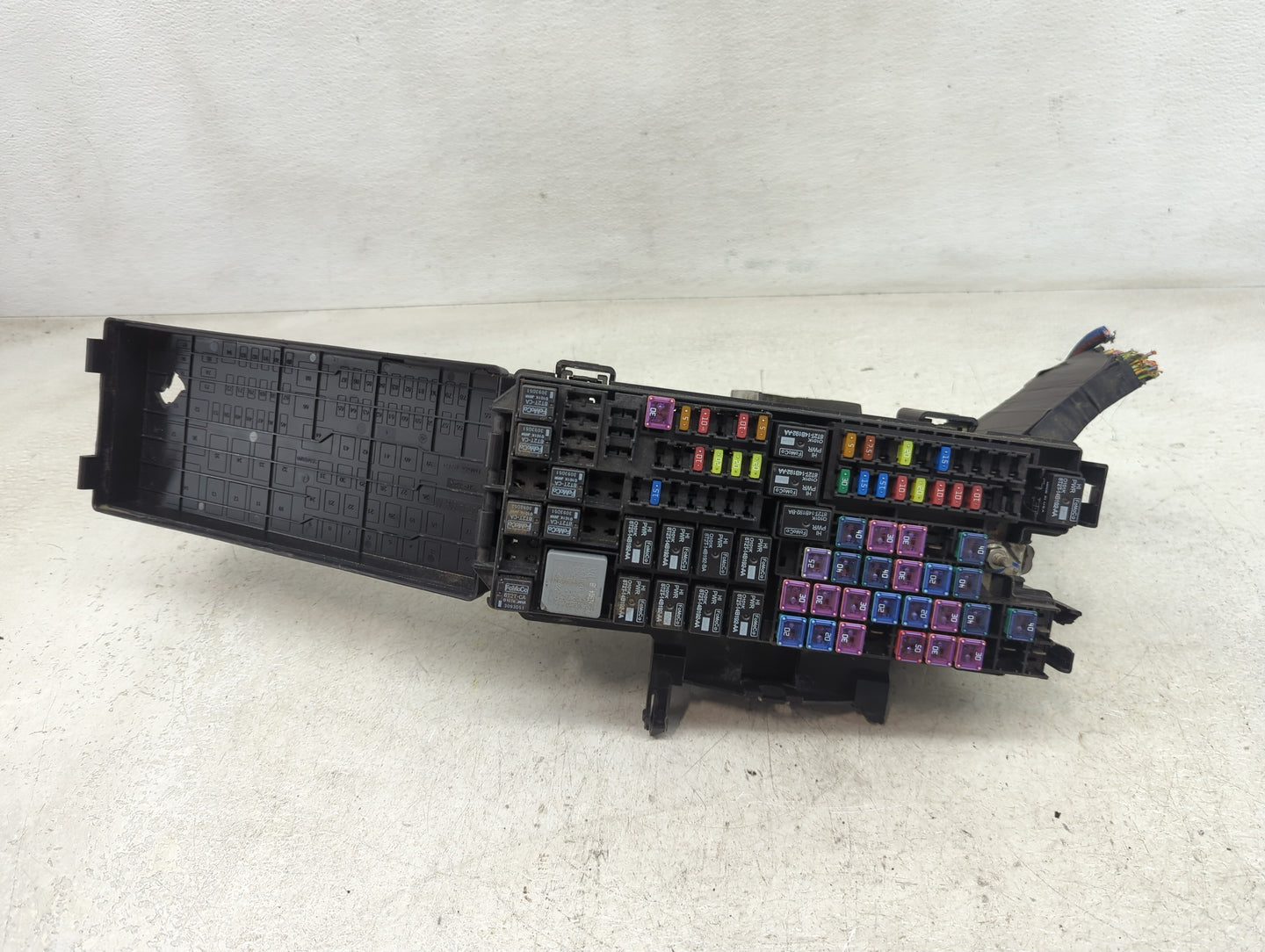 2014-2015 Ford Explorer Fusebox Fuse Box Panel Relay Module P/N:BT4T-14A003-AA Fits Fits 2014 2015 OEM Used Auto Parts - Oem