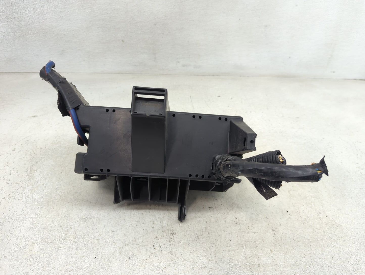 2014-2015 Ford Explorer Fusebox Fuse Box Panel Relay Module P/N:BT4T-14A003-AA Fits Fits 2014 2015 OEM Used Auto Parts - Oem