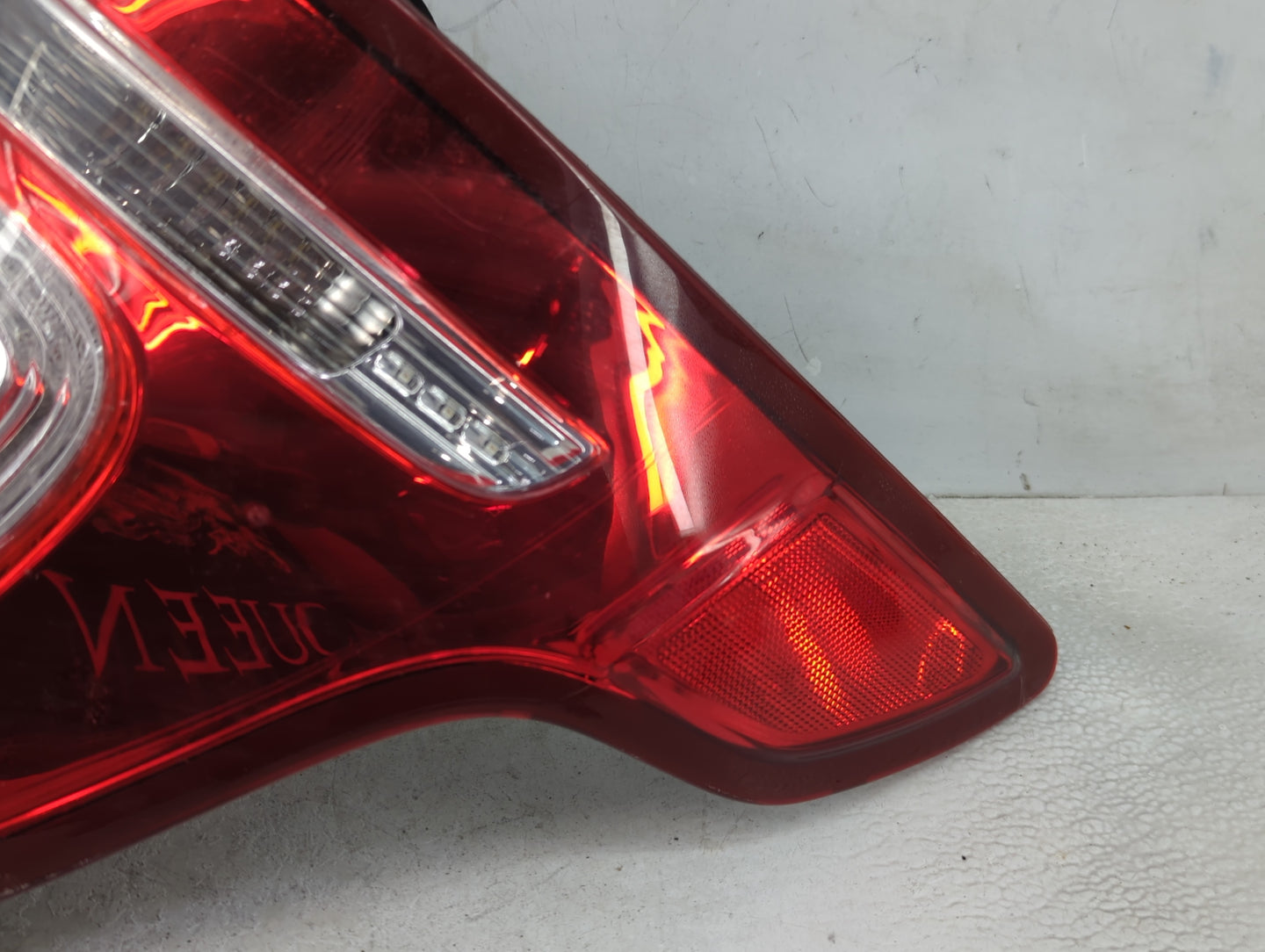 2013-2015 Ford Explorer Tail Light Assembly Driver Left OEM P/N:44ZH-2055-B Fits Fits 2013 2014 2015 OEM Used Auto Parts - O