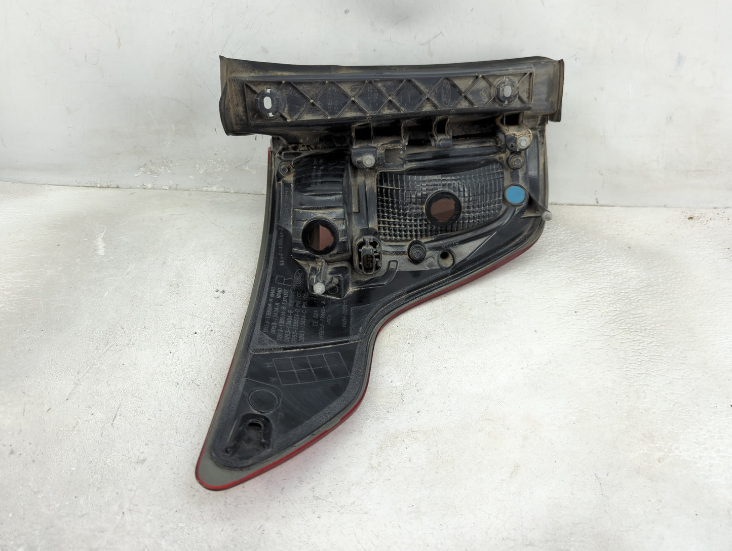 2013-2015 Ford Explorer Tail Light Assembly Driver Left OEM P/N:44ZH-2055-B Fits Fits 2013 2014 2015 OEM Used Auto Parts - O