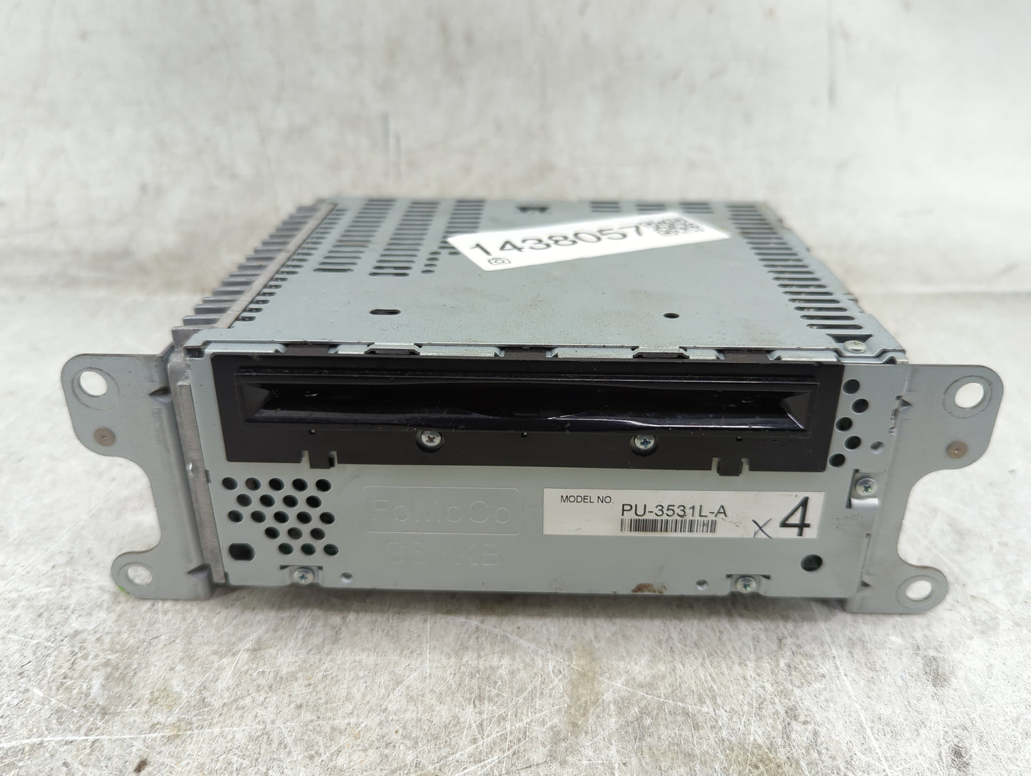 2013-2014 Ford Explorer Radio AM FM Cd Player Receiver Replacement P/N:DB5T-19C107-AB Fits Fits 2013 2014 OEM Used Auto Part