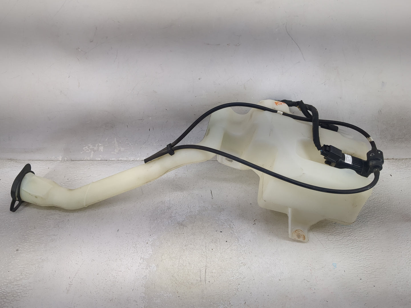 2011-2015 Ford Explorer Windshield Washer Fluid Reservoir Bottle Oem 1474220 - Oemusedautoparts1.com