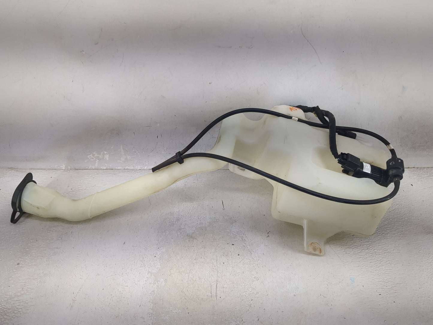 2011-2015 Ford Explorer Windshield Washer Fluid Reservoir Bottle Oem 1474220 - Oemusedautoparts1.com