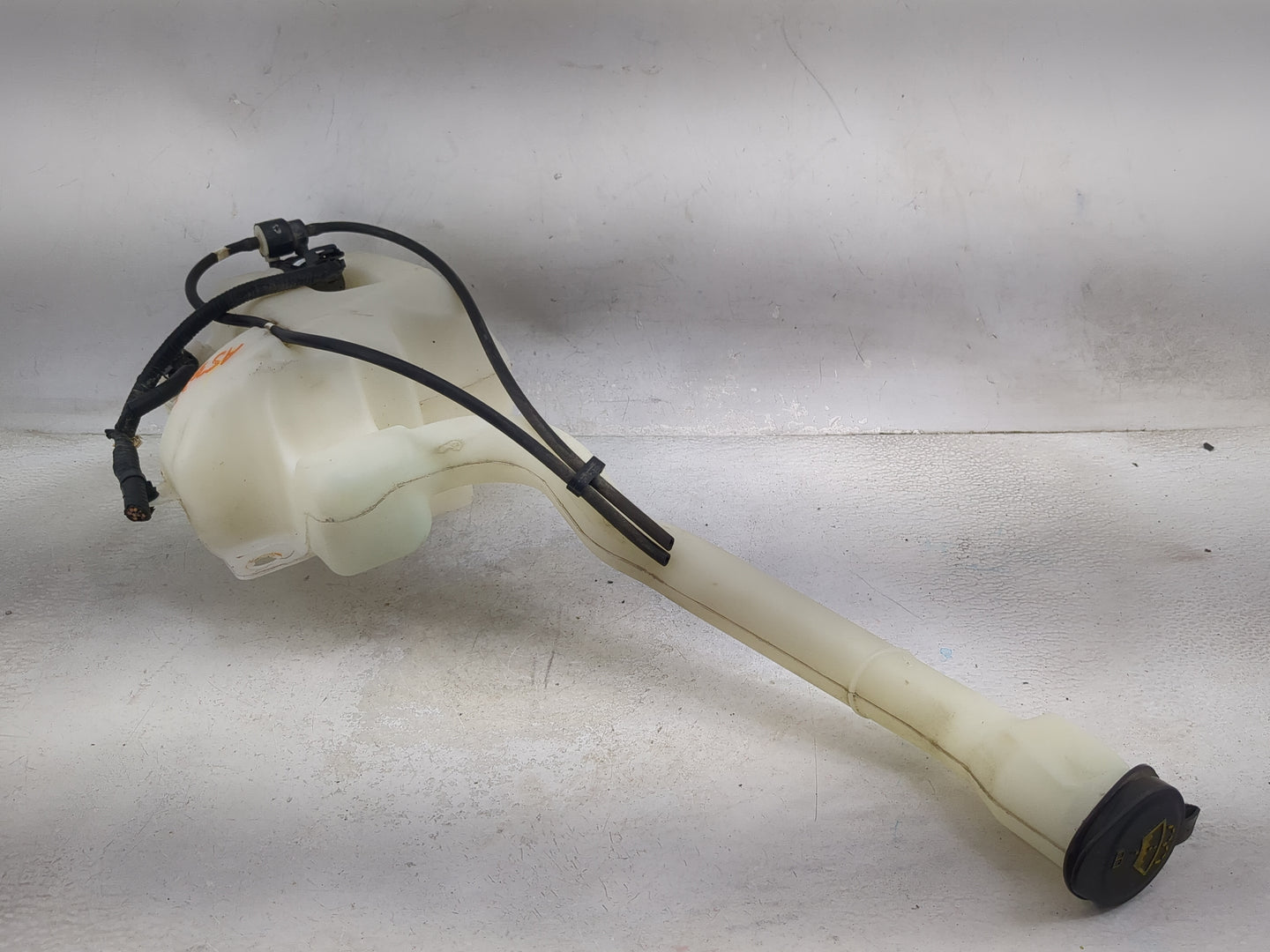 2011-2015 Ford Explorer Windshield Washer Fluid Reservoir Bottle Oem 1474220 - Oemusedautoparts1.com