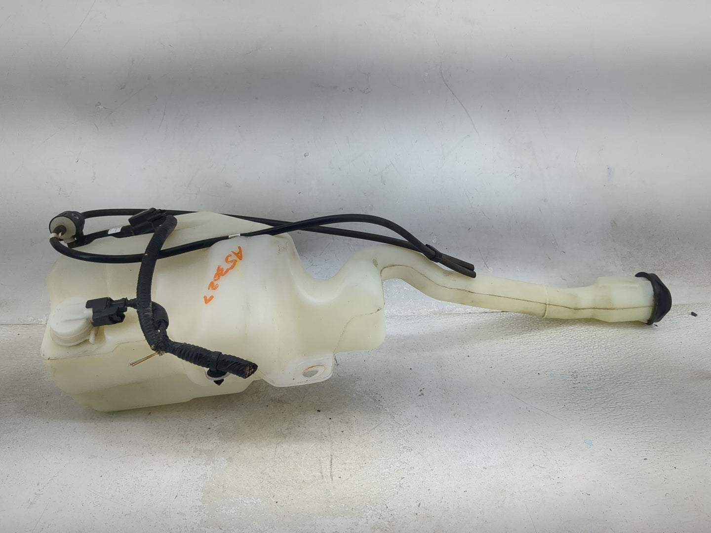 2011-2015 Ford Explorer Windshield Washer Fluid Reservoir Bottle Oem 1474220 - Oemusedautoparts1.com