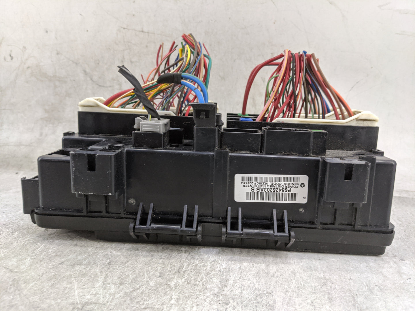 Ford Explorer Fusebox Fuse Box Relay Module Tipm P68425203ab - Oemusedautoparts1.com