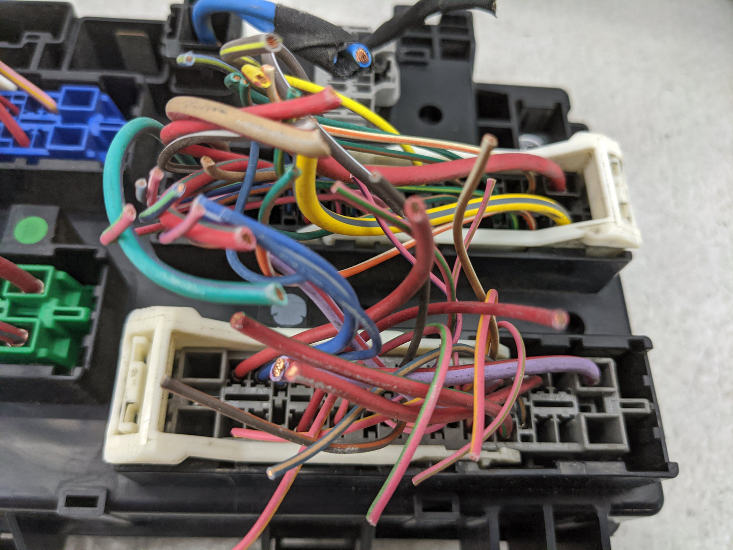 Ford Explorer Fusebox Fuse Box Relay Module Tipm P68425203ab - Oemusedautoparts1.com