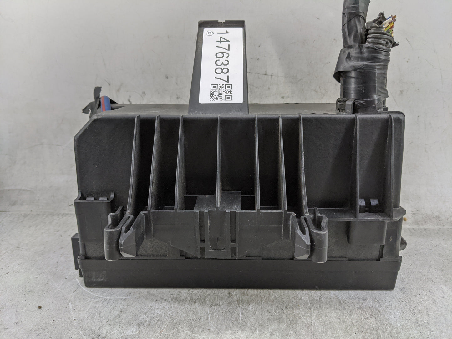 2014 Ford Explorer Fusebox Fuse Box Panel Relay Module P/N:8T2T-14B192-BA 8T2T-14B192-AA Fits OEM Used Auto Parts - Oemuseda