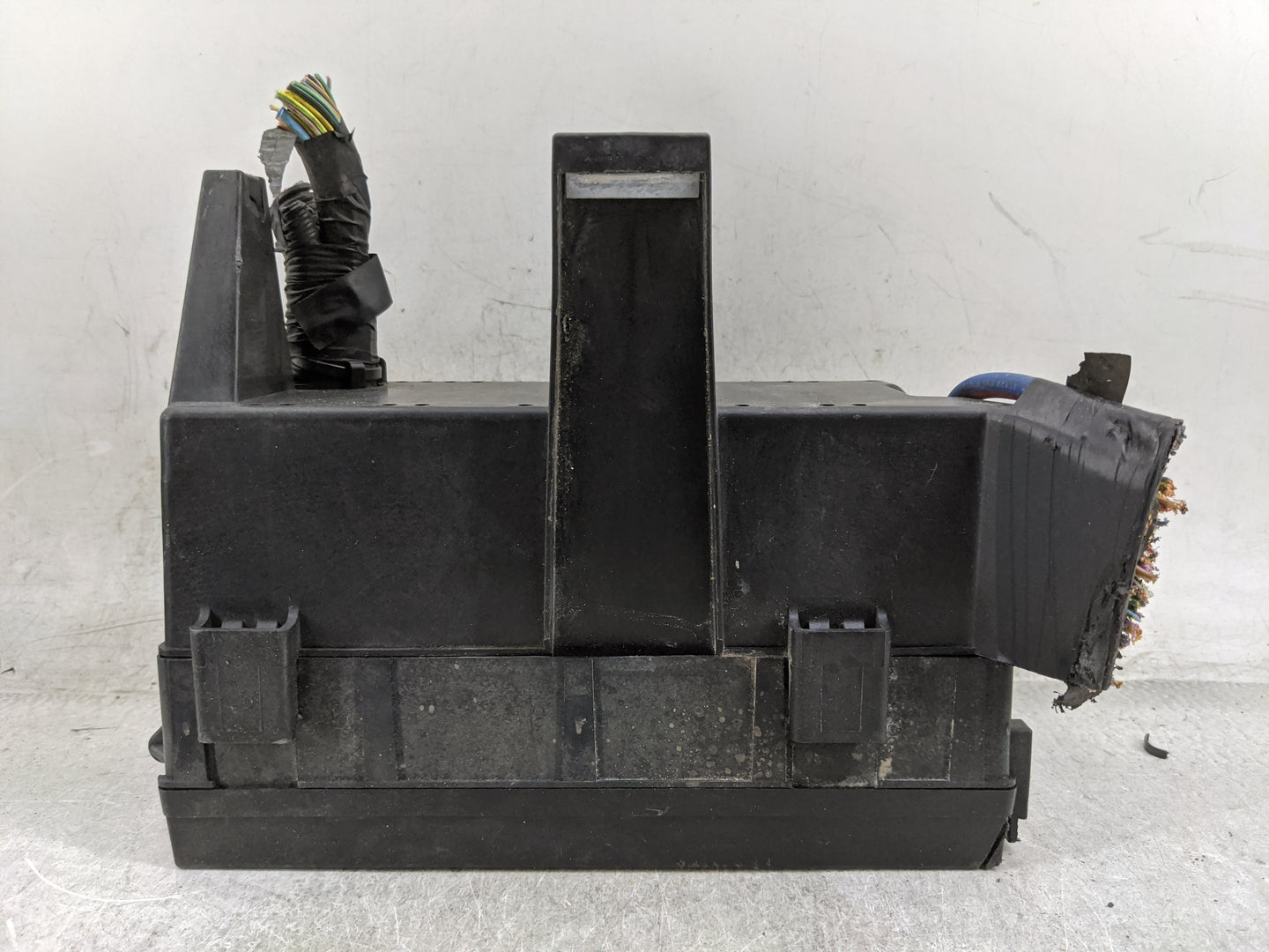 2014 Ford Explorer Fusebox Fuse Box Panel Relay Module P/N:8T2T-14B192-BA 8T2T-14B192-AA Fits OEM Used Auto Parts - Oemuseda