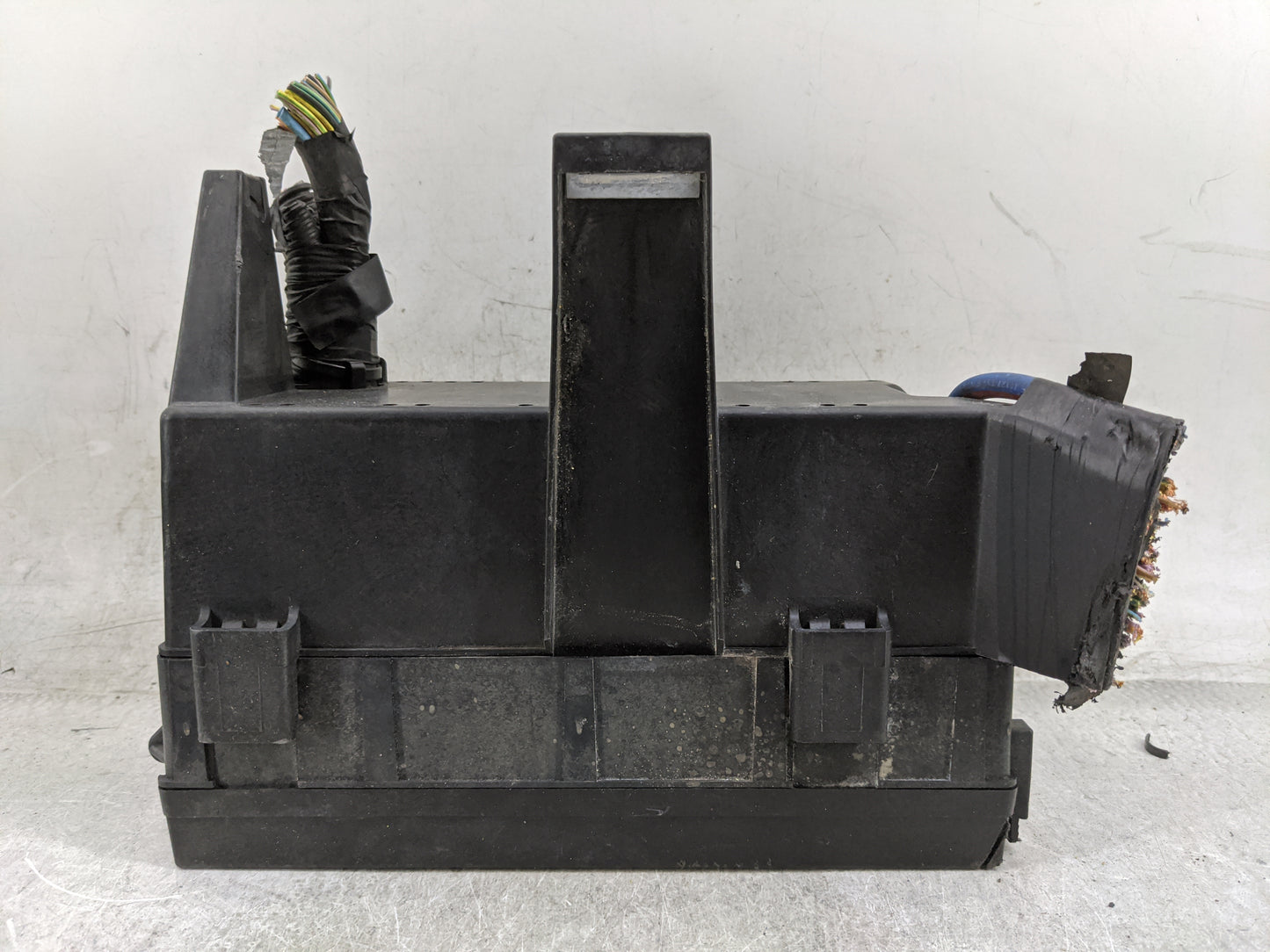 2014 Ford Explorer Fusebox Fuse Box Panel Relay Module P/N:8T2T-14B192-BA 8T2T-14B192-AA Fits OEM Used Auto Parts - Oemuseda