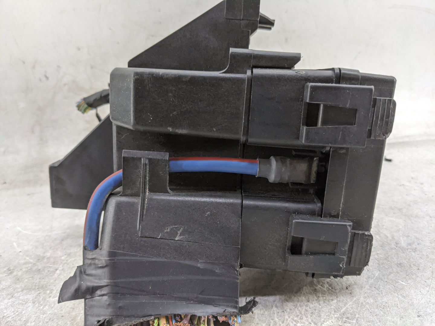 2014 Ford Explorer Fusebox Fuse Box Panel Relay Module P/N:8T2T-14B192-BA 8T2T-14B192-AA Fits OEM Used Auto Parts - Oemuseda