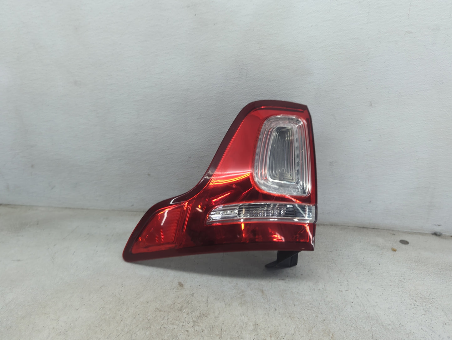 2011-2015 Ford Explorer Tail Light Assembly Passenger Right OEM P/N:DB53-13N552-A DB53-13405-A Fits Fits 2011 2012 2013 2014