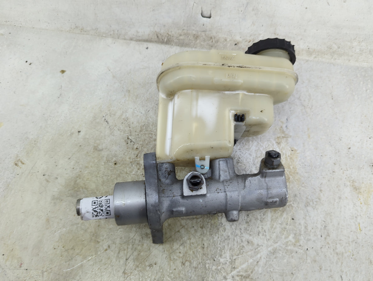 Ford Explorer Brake Master Cylinder 1496716 - Oemusedautoparts1.com