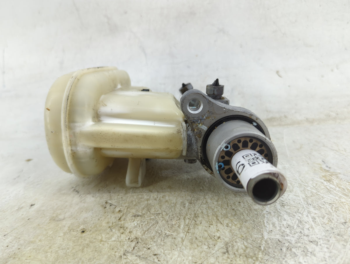 Ford Explorer Brake Master Cylinder 1496716 - Oemusedautoparts1.com