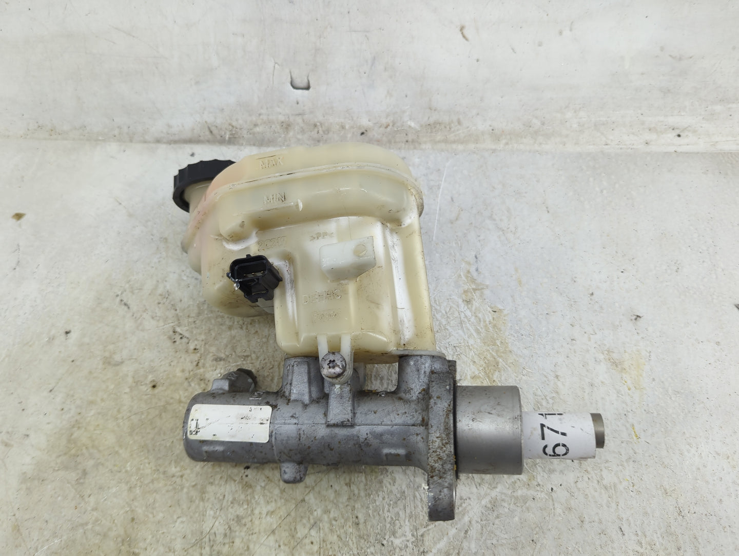 Ford Explorer Brake Master Cylinder 1496716 - Oemusedautoparts1.com
