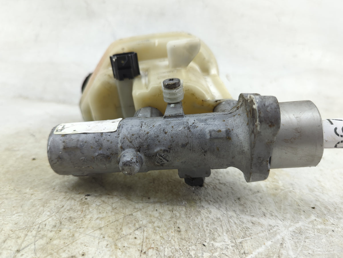 Ford Explorer Brake Master Cylinder 1496716 - Oemusedautoparts1.com