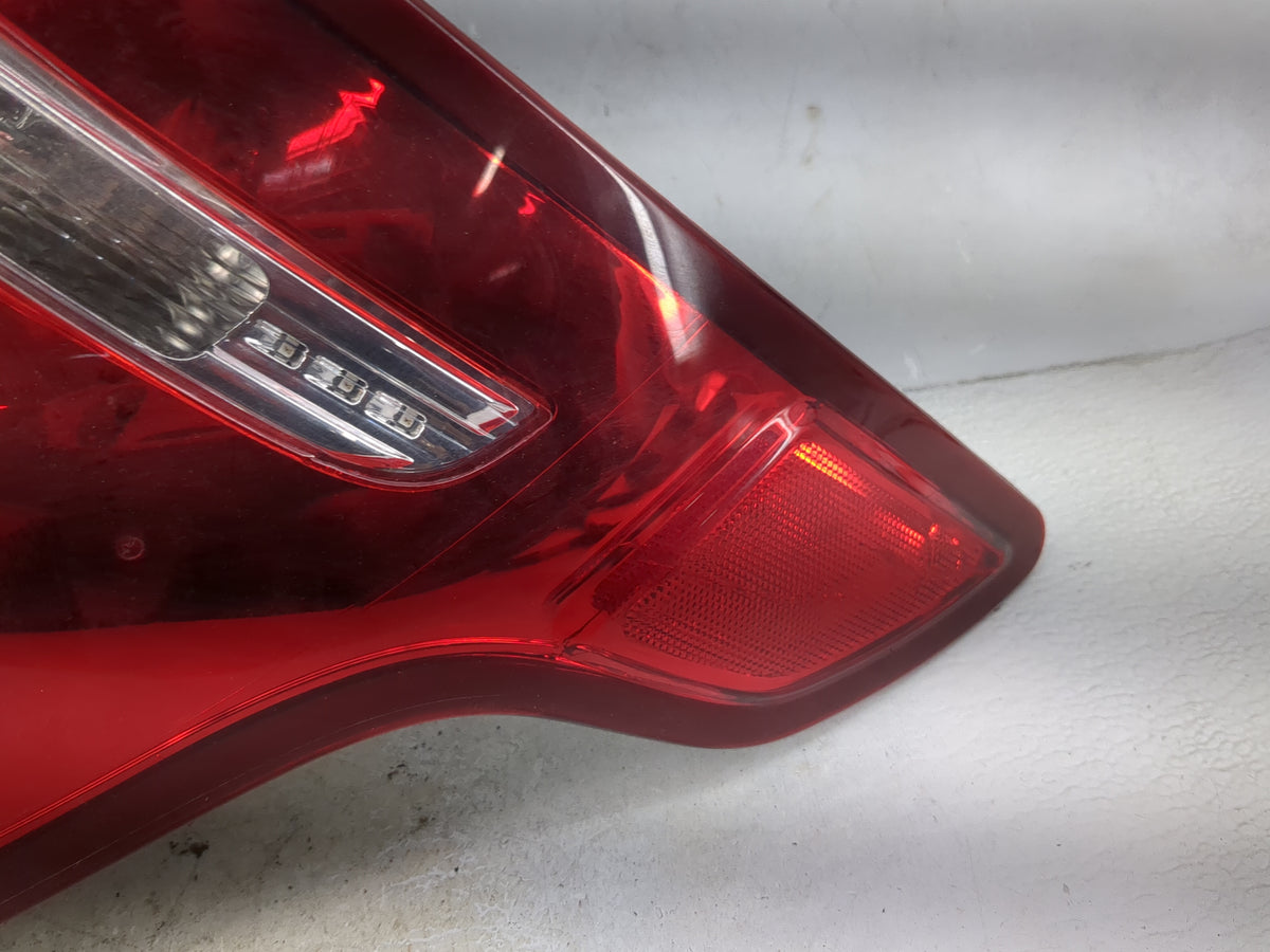 2014 Ford Explorer Tail Light Assembly Passenger Right OEM Fits OEM Used Auto Parts - Oemusedautoparts1.com