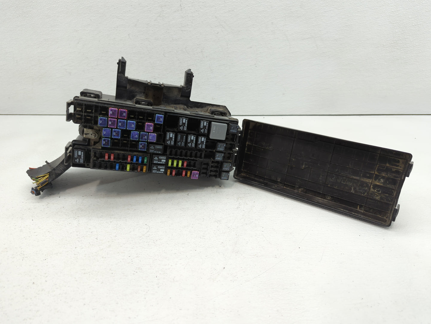 2014-2015 Ford Explorer Fusebox Fuse Box Panel Relay Module P/N:BT4T-14A003-AA Fits Fits 2014 2015 OEM Used Auto Parts - Oem
