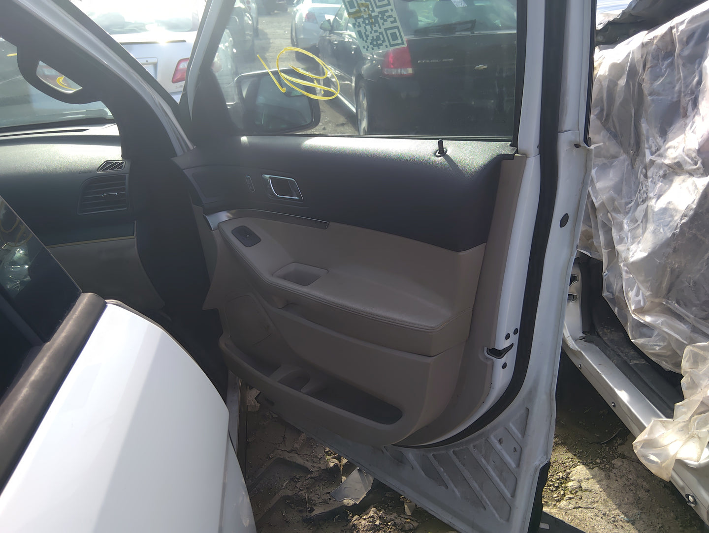 2014 Ford Explorer Front Right Passenger Interior Door Panel Trim 5027040 - Oemusedautoparts1.com