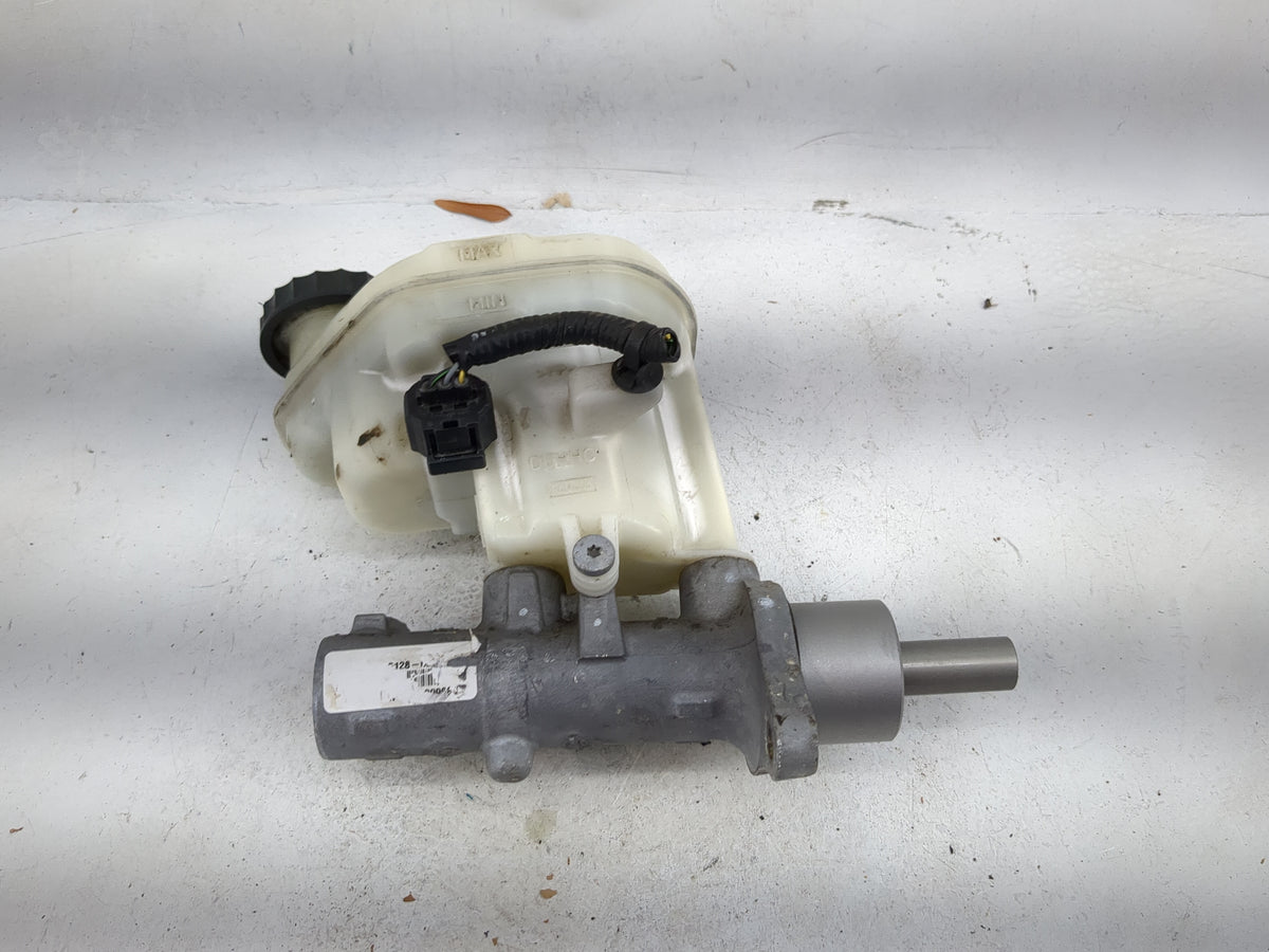 Ford Explorer Brake Master Cylinder 5027161 - Oemusedautoparts1.com