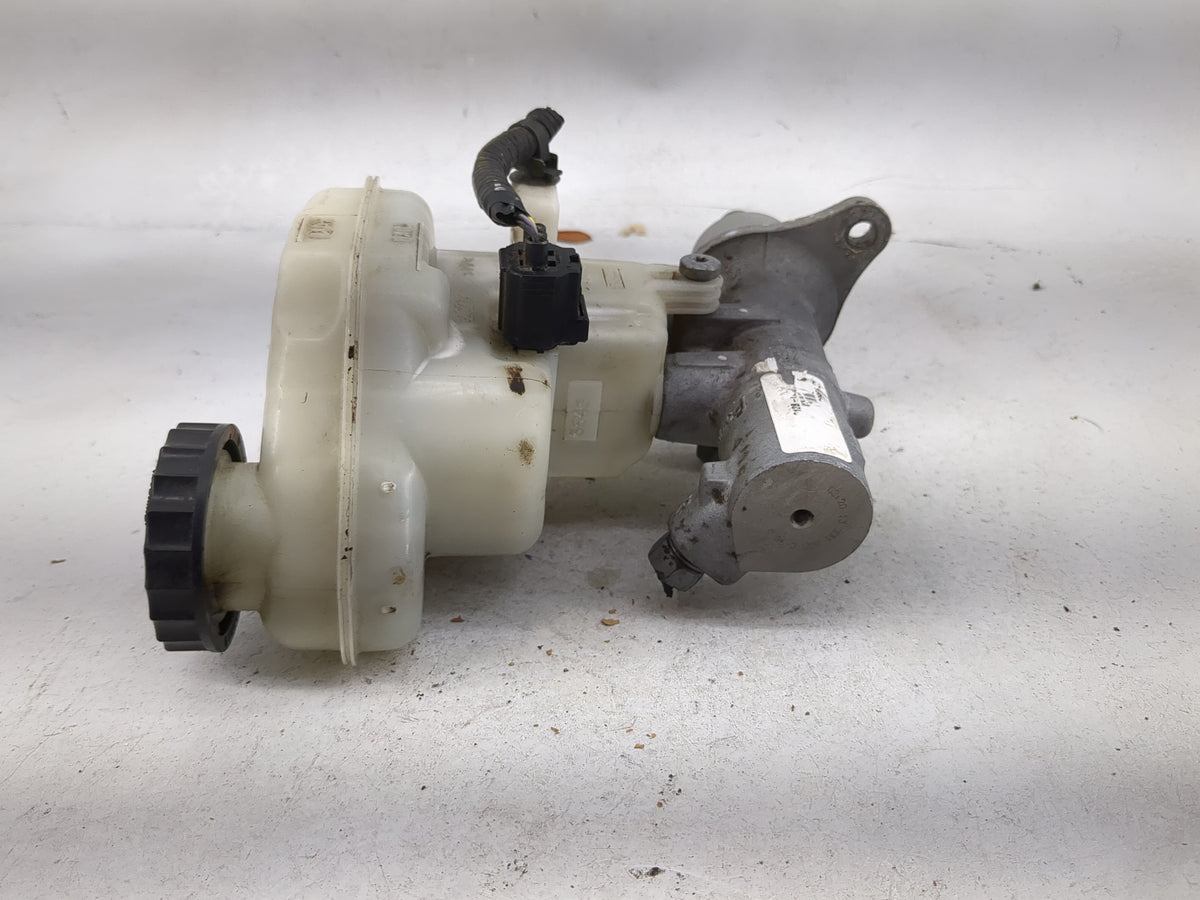 Ford Explorer Brake Master Cylinder 5027161 - Oemusedautoparts1.com