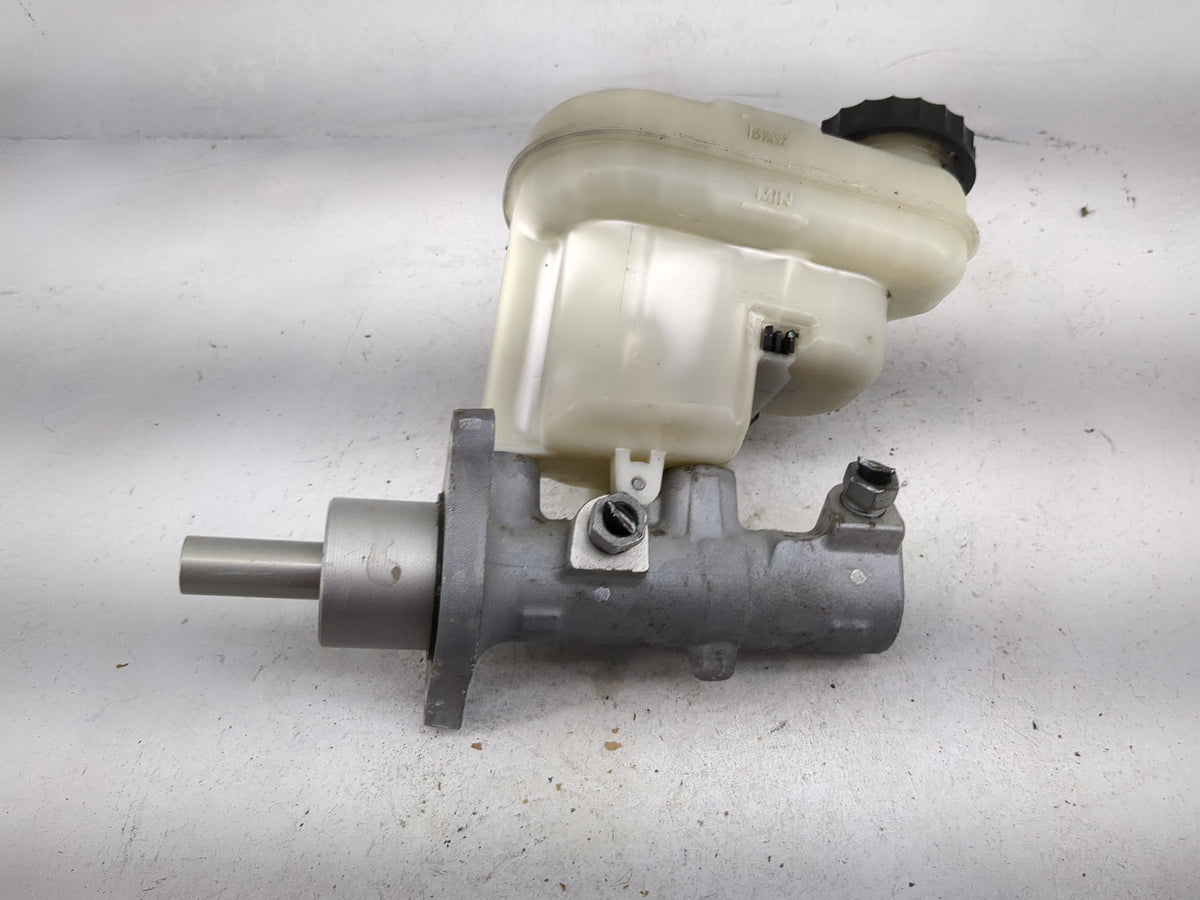 Ford Explorer Brake Master Cylinder 5027161 - Oemusedautoparts1.com