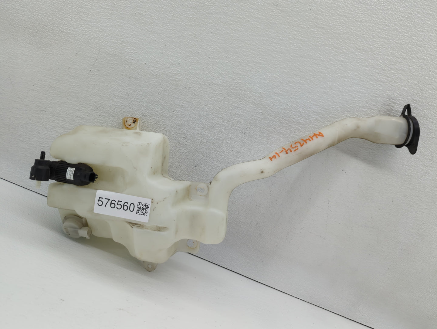 2011-2015 Ford Explorer Windshield Washer Fluid Reservoir Bottle Oem - Oemusedautoparts1.com