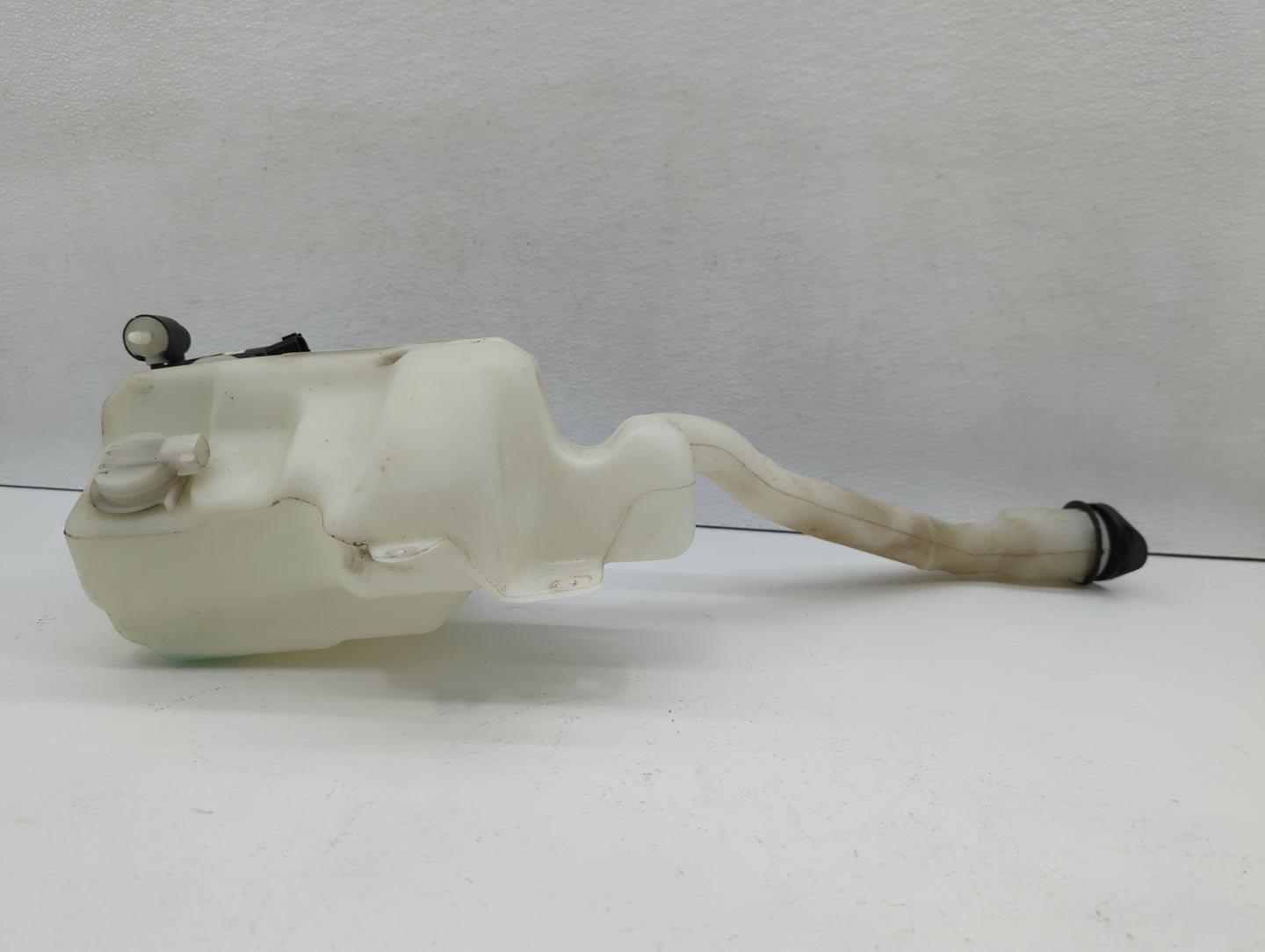 2011-2015 Ford Explorer Windshield Washer Fluid Reservoir Bottle Oem - Oemusedautoparts1.com