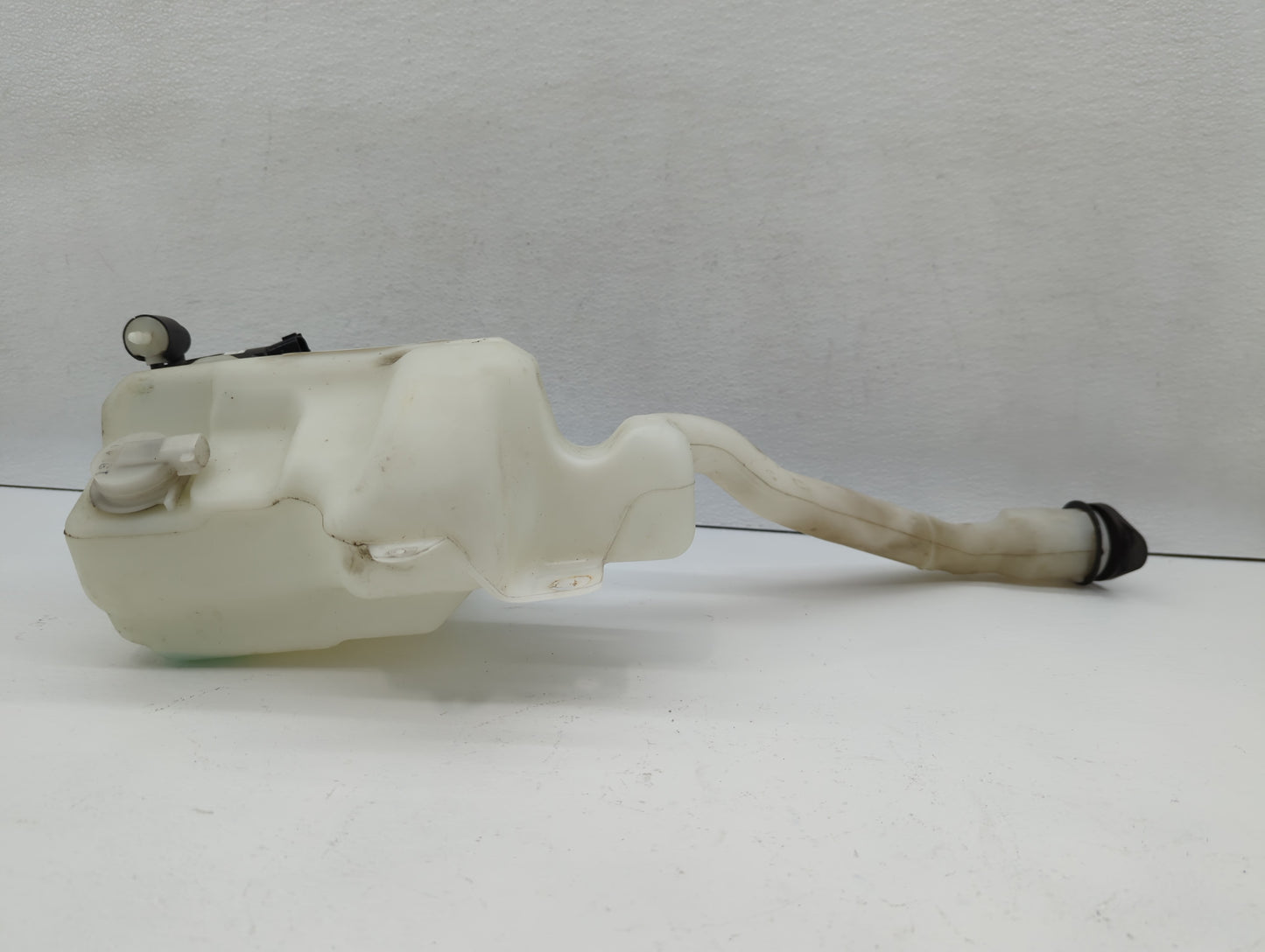 2011-2015 Ford Explorer Windshield Washer Fluid Reservoir Bottle Oem - Oemusedautoparts1.com