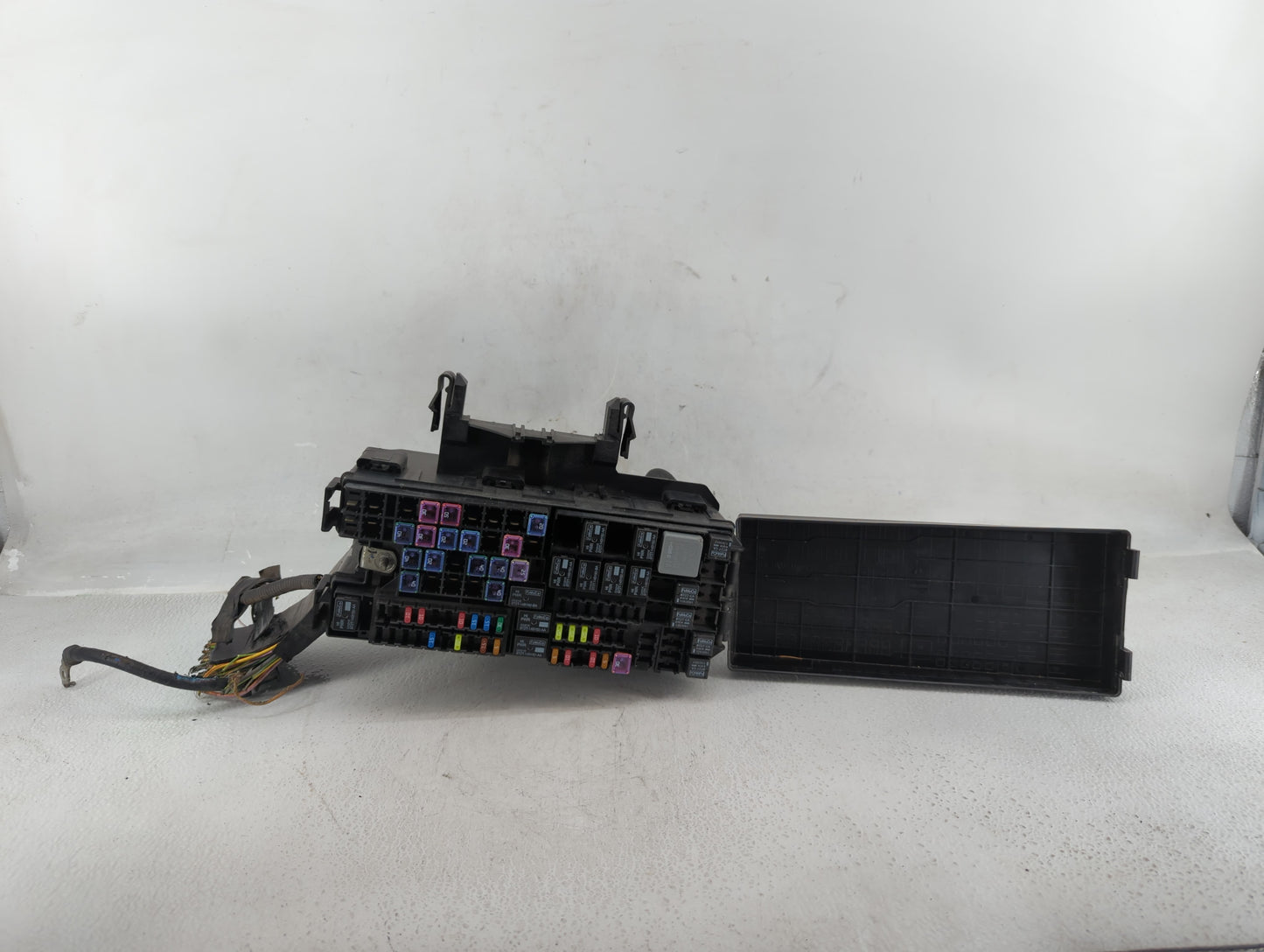 2014-2015 Ford Explorer Fusebox Fuse Box Panel Relay Module P/N:BT4T-14A003-AA Fits Fits 2014 2015 OEM Used Auto Parts - Oem