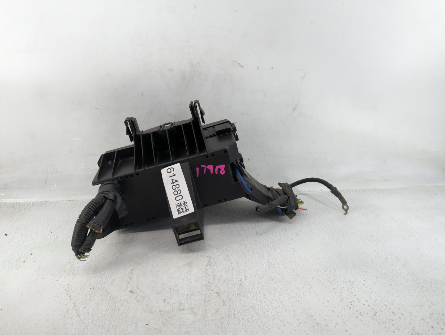 2014-2015 Ford Explorer Fusebox Fuse Box Panel Relay Module P/N:BT4T-14A003-AA Fits Fits 2014 2015 OEM Used Auto Parts - Oem